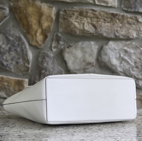 Michael Kors Jet Set Medium White Tote - Picture 4 of 9